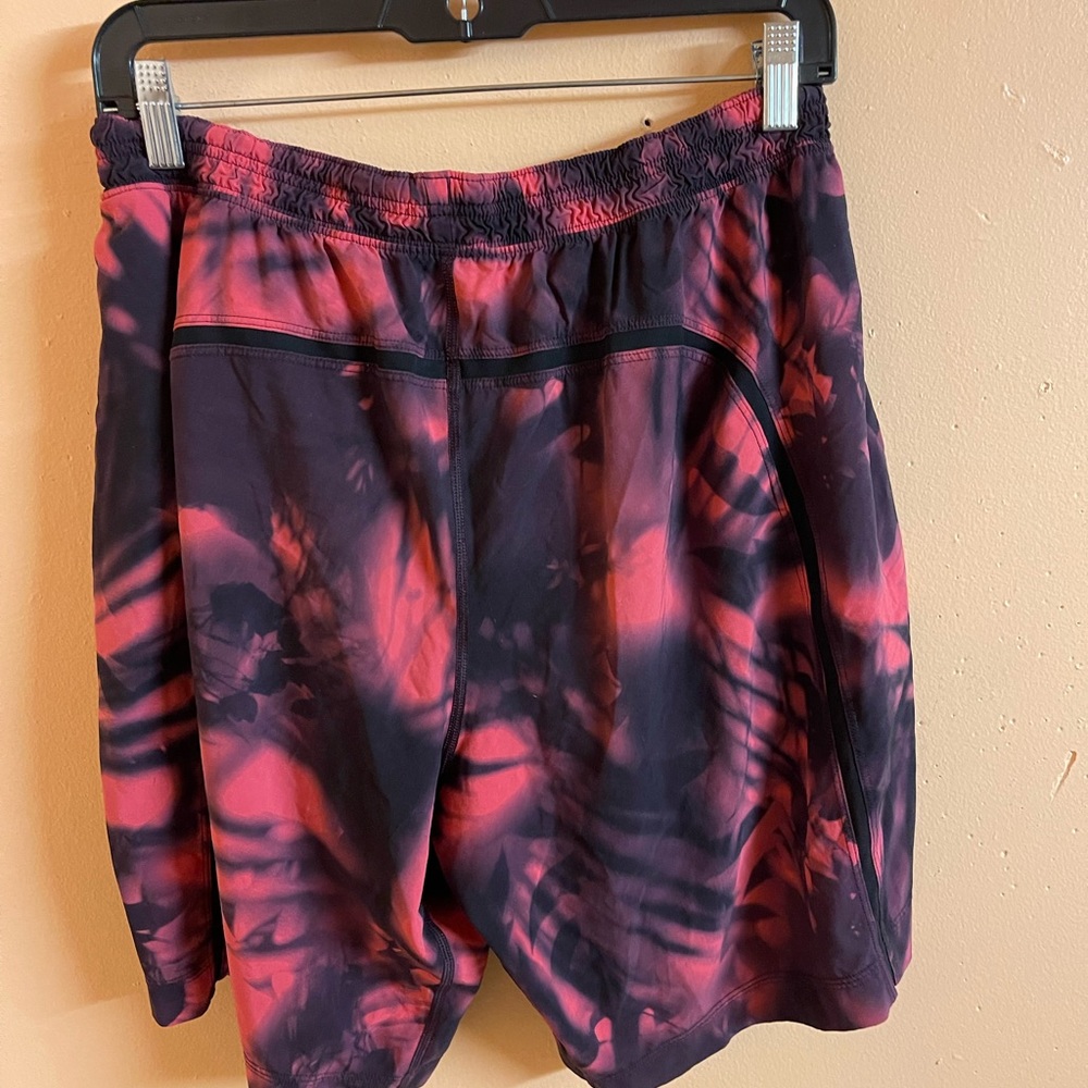 Lululemon Surge Shorts Men’s Size Large Next To New - Picture 2 of 7